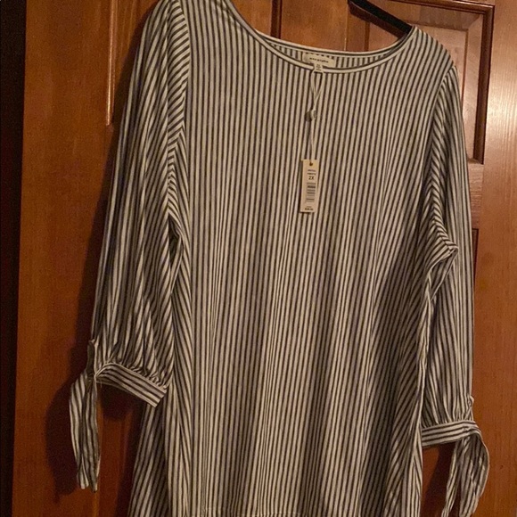 Max Studio Blue and White Boxy Blouse with Tie Front Sleeves Size 2XL - Picture 10 of 11